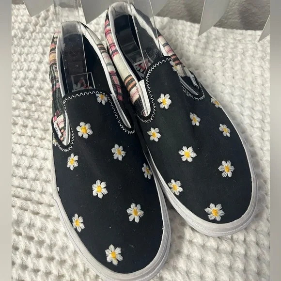 NWOT! VANS Floral Plaid Slip-on Sneakers. Size 8.5 - Picture 3 of 8